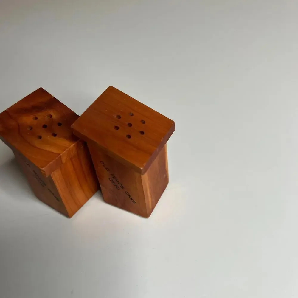 Vintage Wooden‎ Outhouse “Ma” & “Pa” Salt and Pepper Shakers Old Man’s Cave Ohio
